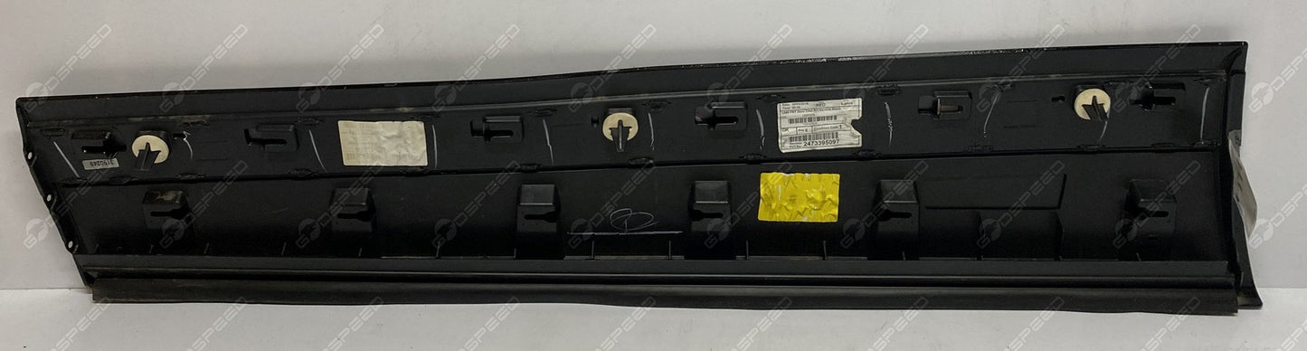 Listwa dolna drzwi przód prawa Range Rover VELAR (L560) LR093895 LR107752 LR136937 LR146631 Używana