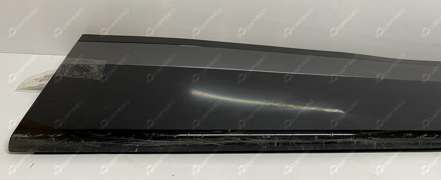 Listwa dolna drzwi przód prawa Range Rover VELAR (L560) LR093895 LR107752 LR136937 LR146631 Używana