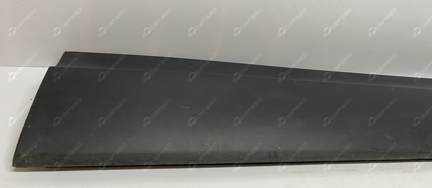 Listwa dolna drzwi przód prawa Land Rover DISCOVERY (L462) LR082942 Używana