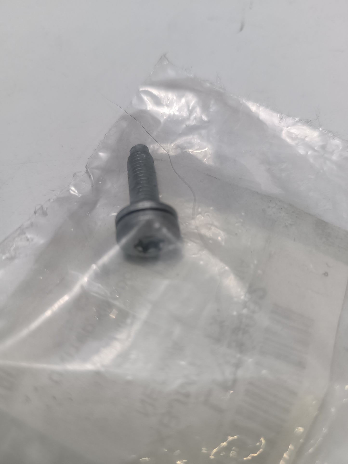 LR033002,C2D11190