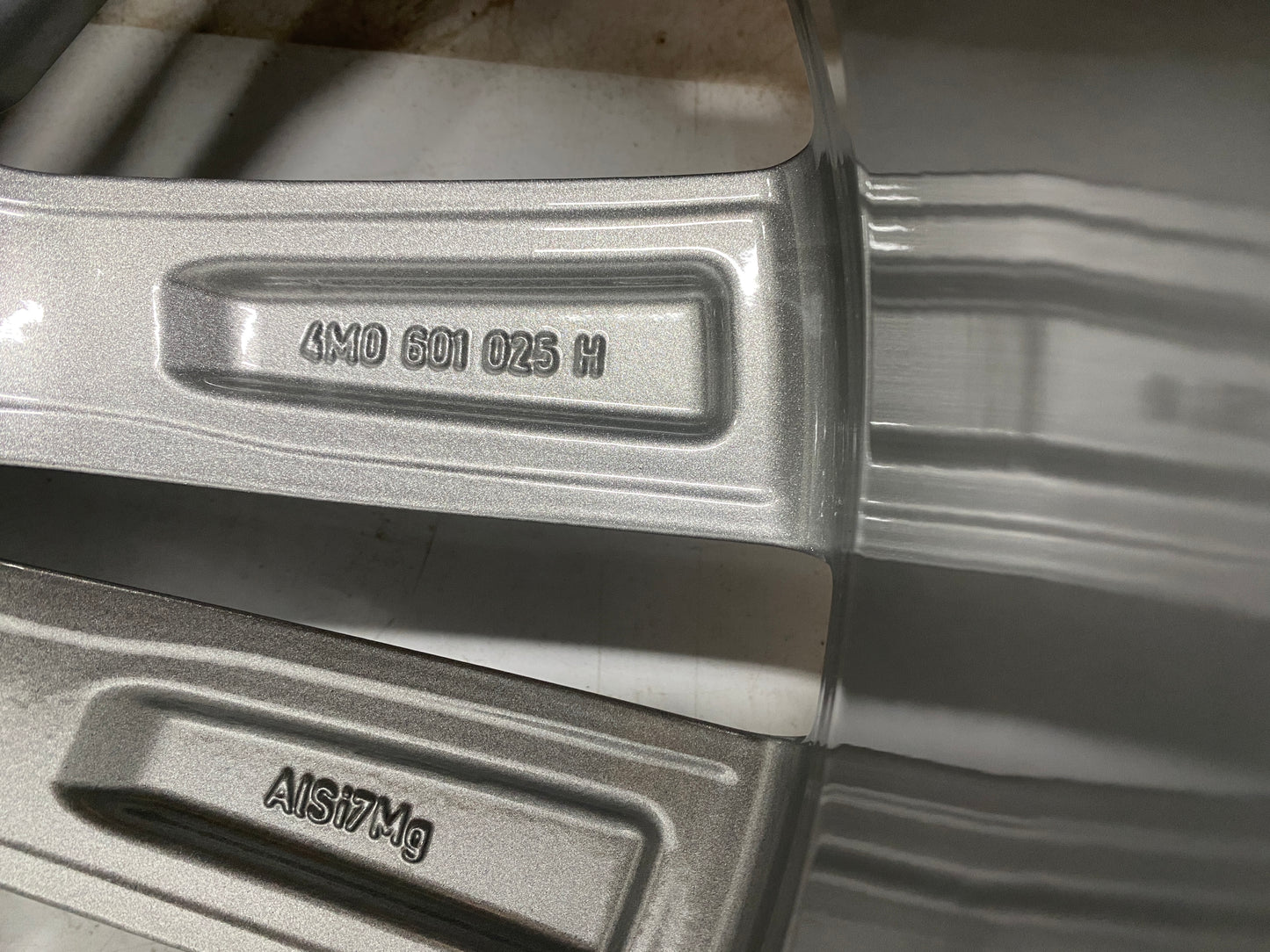 4M0601025H