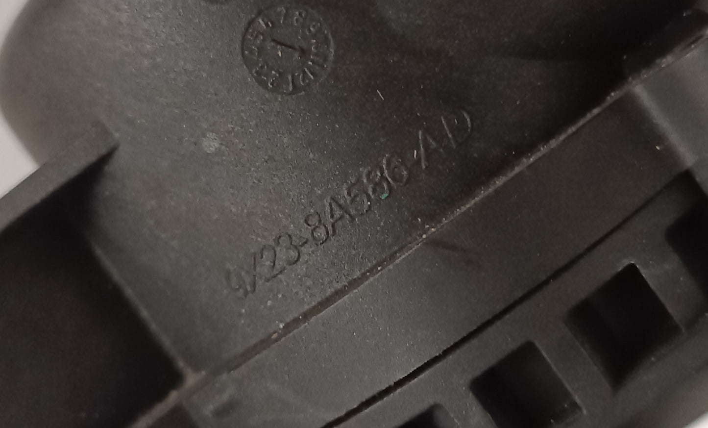 C2Z11669