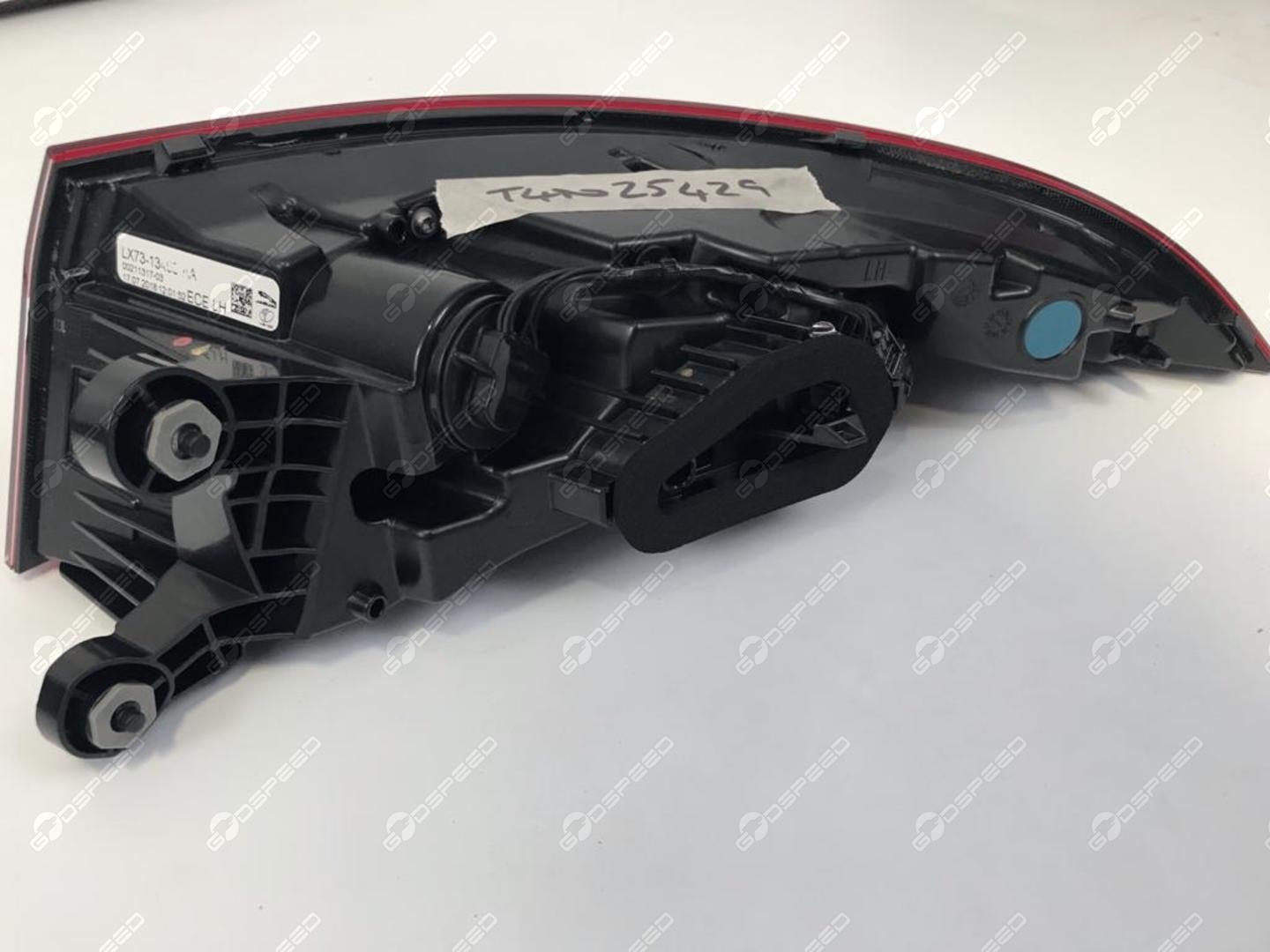 Lampa Tył W Błotnik LHD ,RHD Lewo XE (X760) T4N25429 T4N37142 Nowe