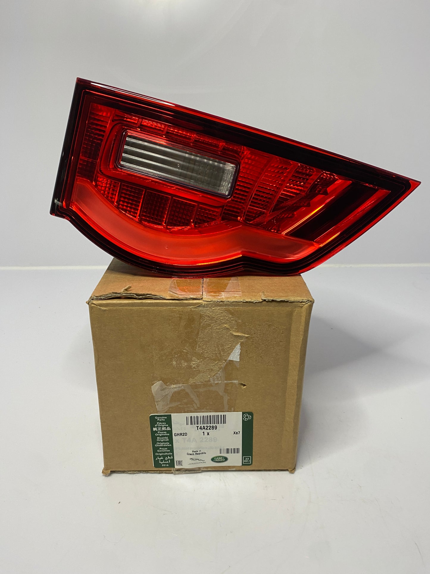 Lampa lewa tył F-PACE (X761), T4A2289 T4A37912