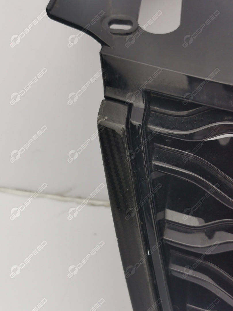 Grill środkowy zderzaka Range Rover SPORT (L494) LR104019 LR122962 Carbon - Używany
