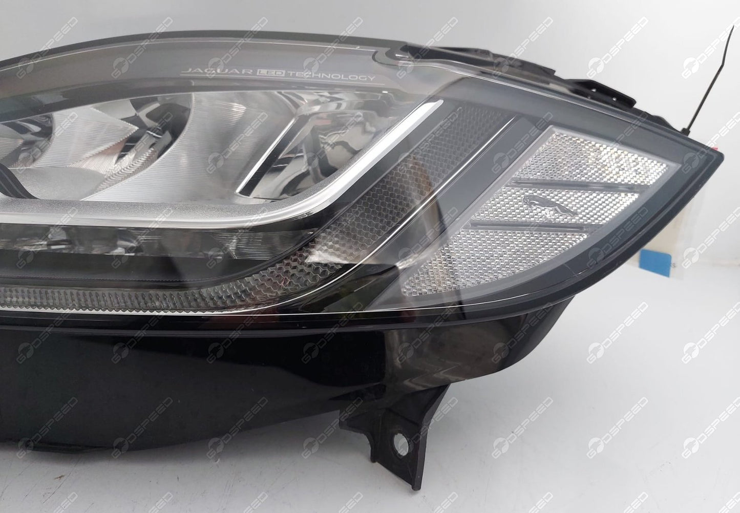 Lampa LED przód lewa Jaguar F-PACE (X761) XF (X260) T2H6242 T2H18942 T2H19465 T2H24596 13 pin Używana