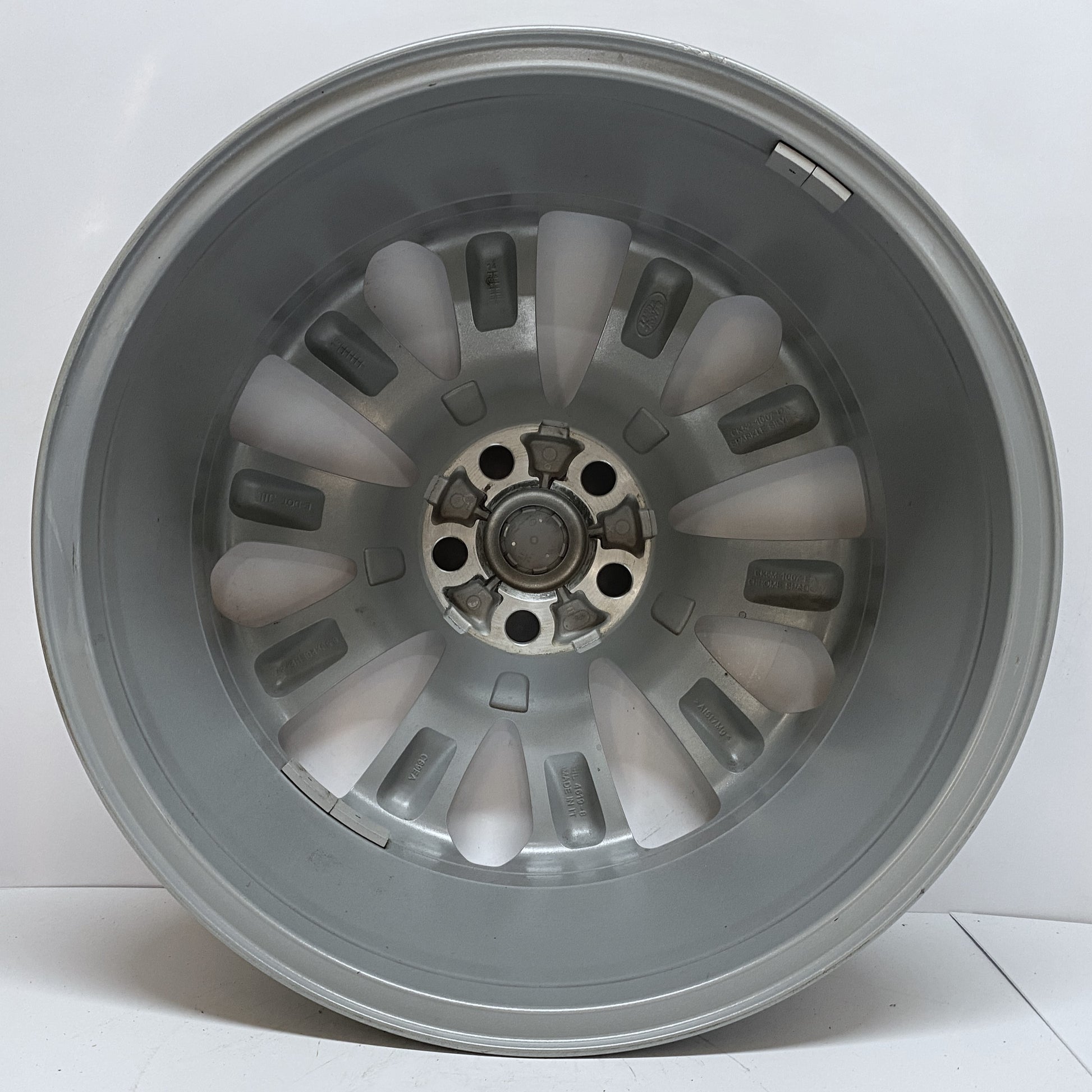 LR037745