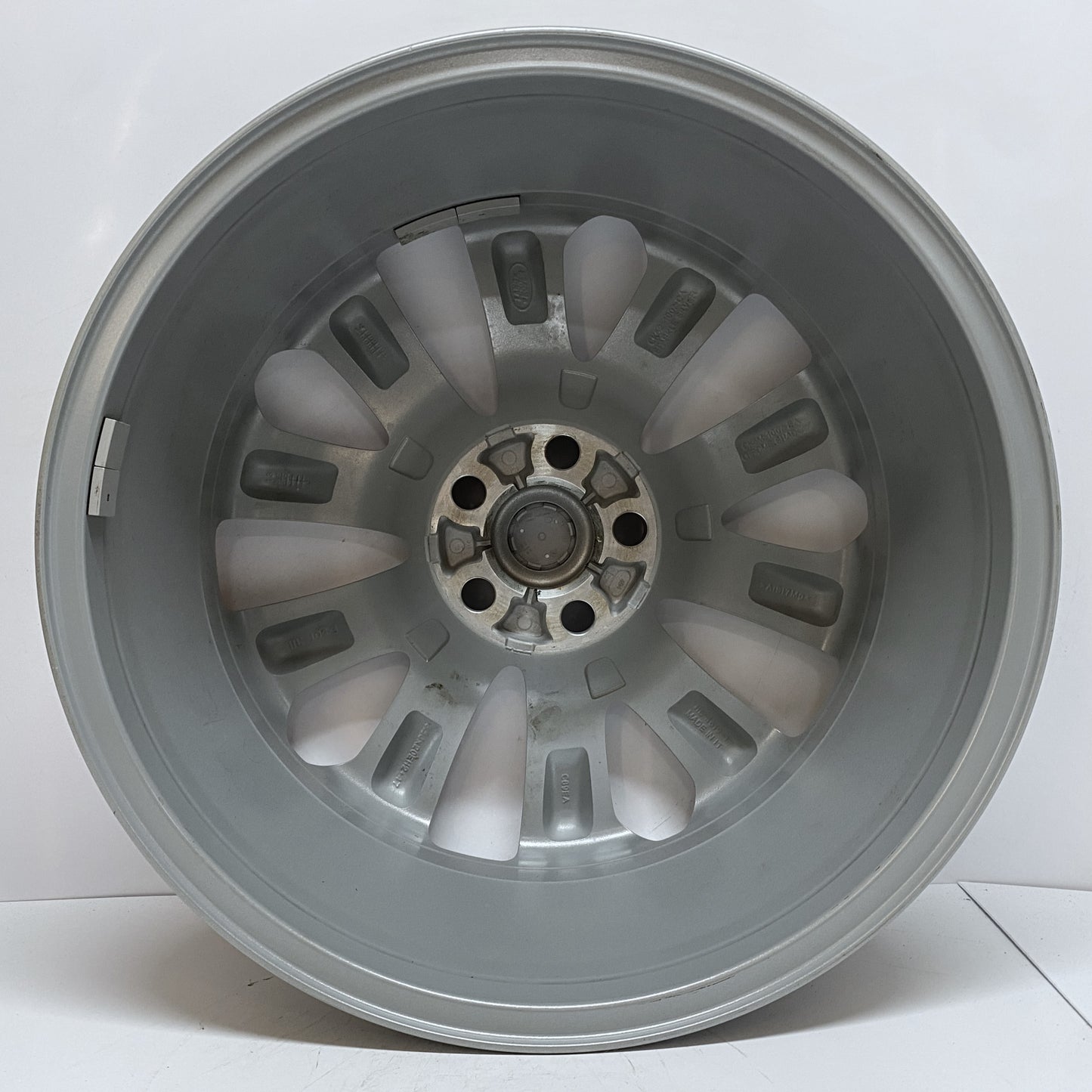 LR037745