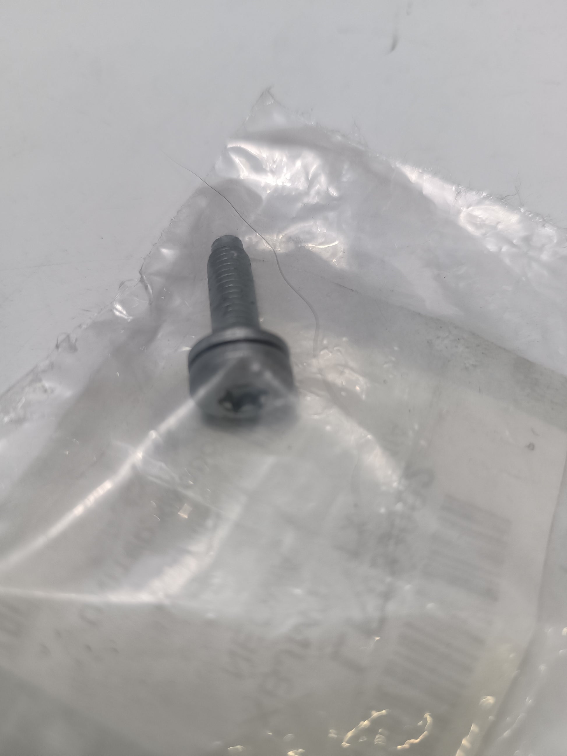LR033002,C2D11190