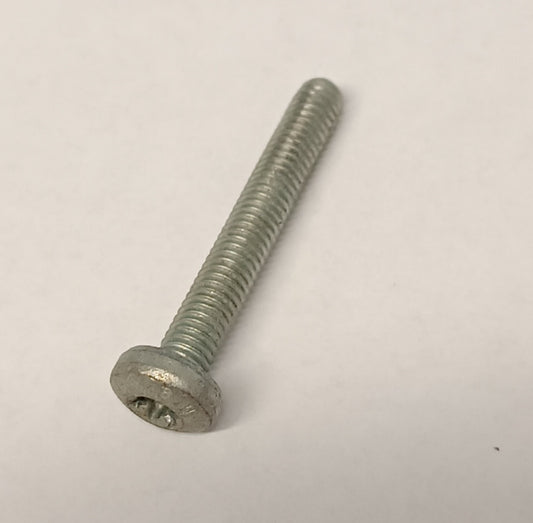 LR011272,AJ811615