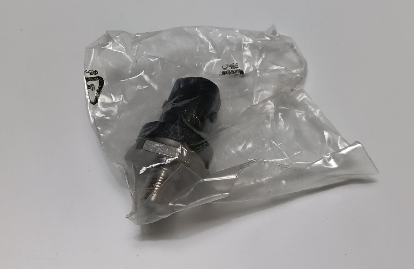 LR024969,C2Z21970