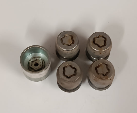 T4A1983,LR086417