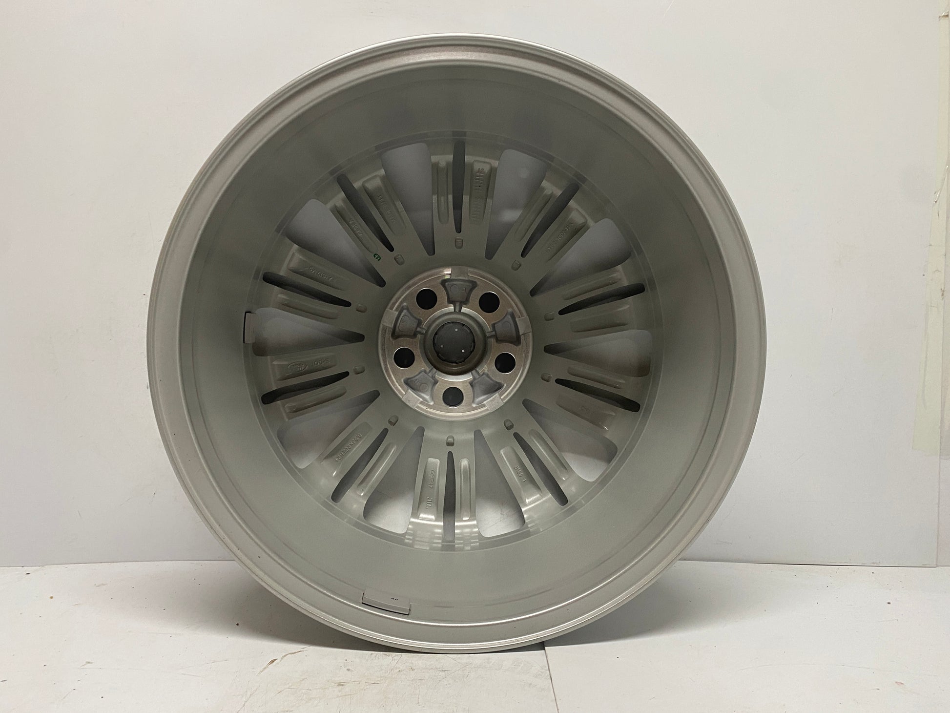 LR081589
