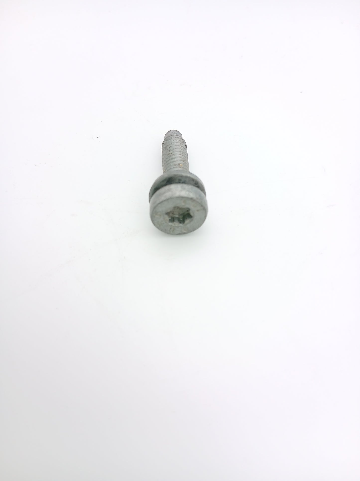 LR033002,C2D11190