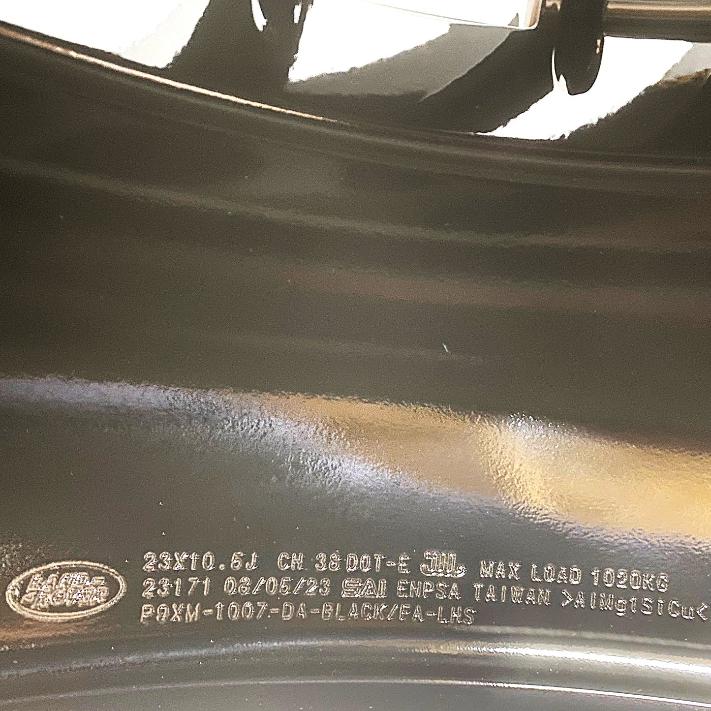LR185569