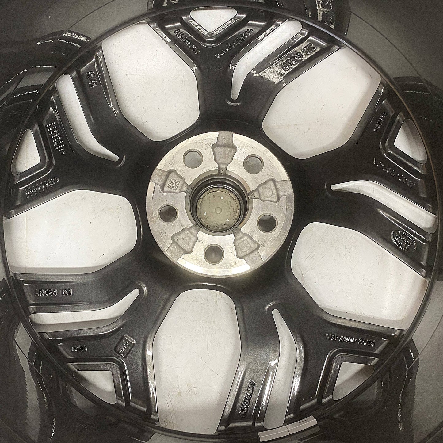 LR093827